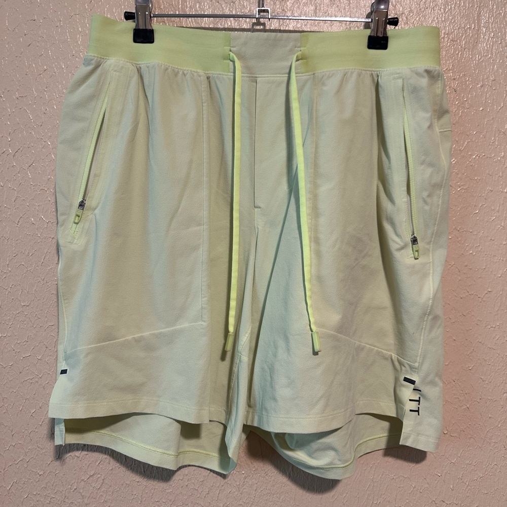 Lululemon License to Train Linerless Short 7" Sz Large